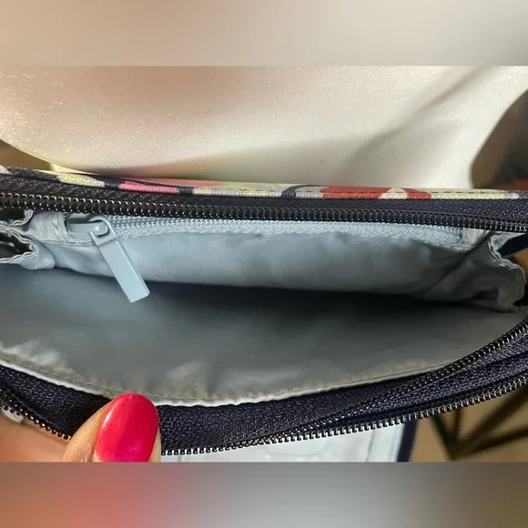 Vera Bradley  RFID 3 in 1 Handbag /Travel  Bag Crossbody, Wristlet,  Navy Floral - Picture 9 of 16